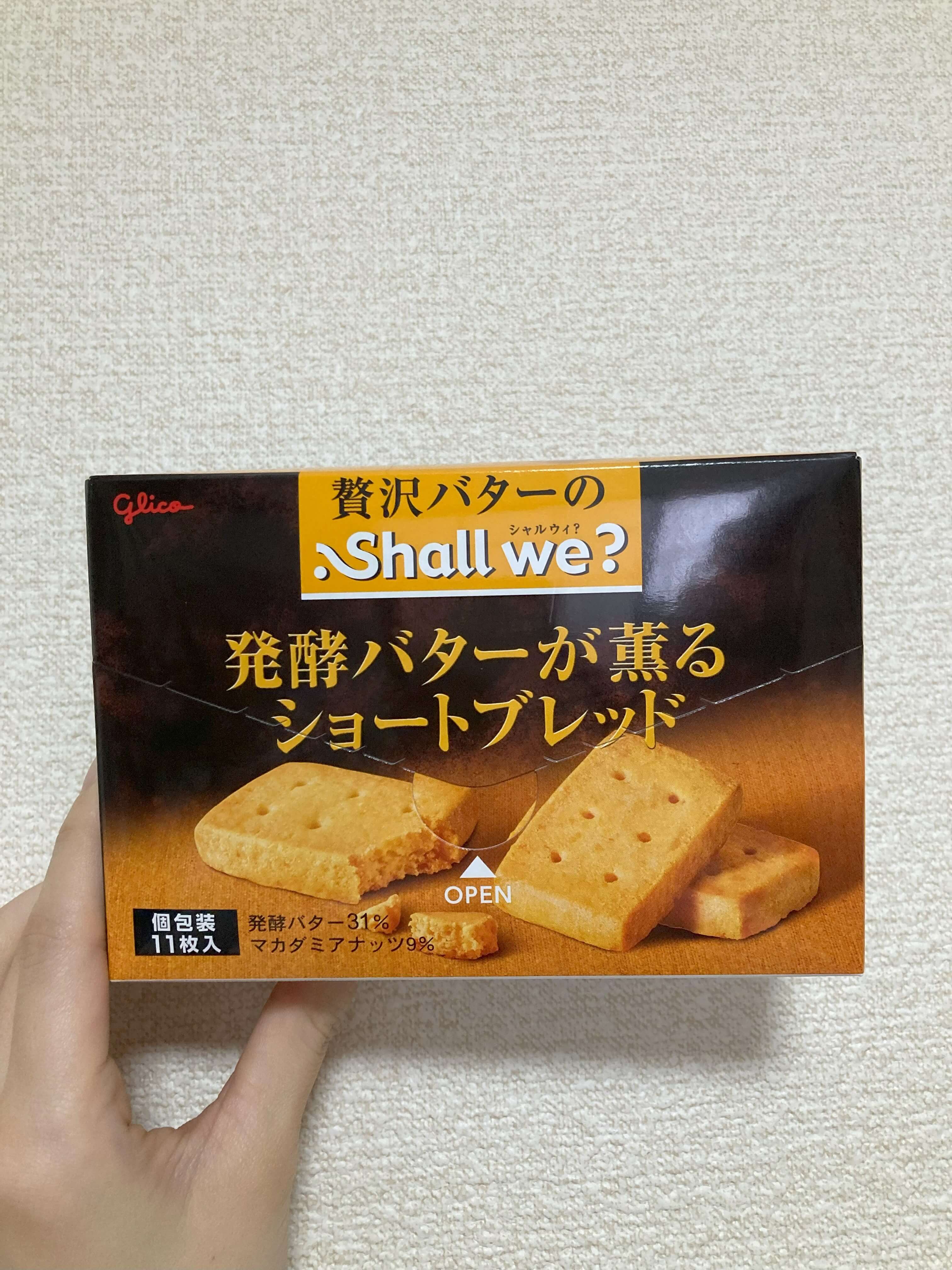 グリコのショートブレッド『シャルウィ?』のパッケージ表面