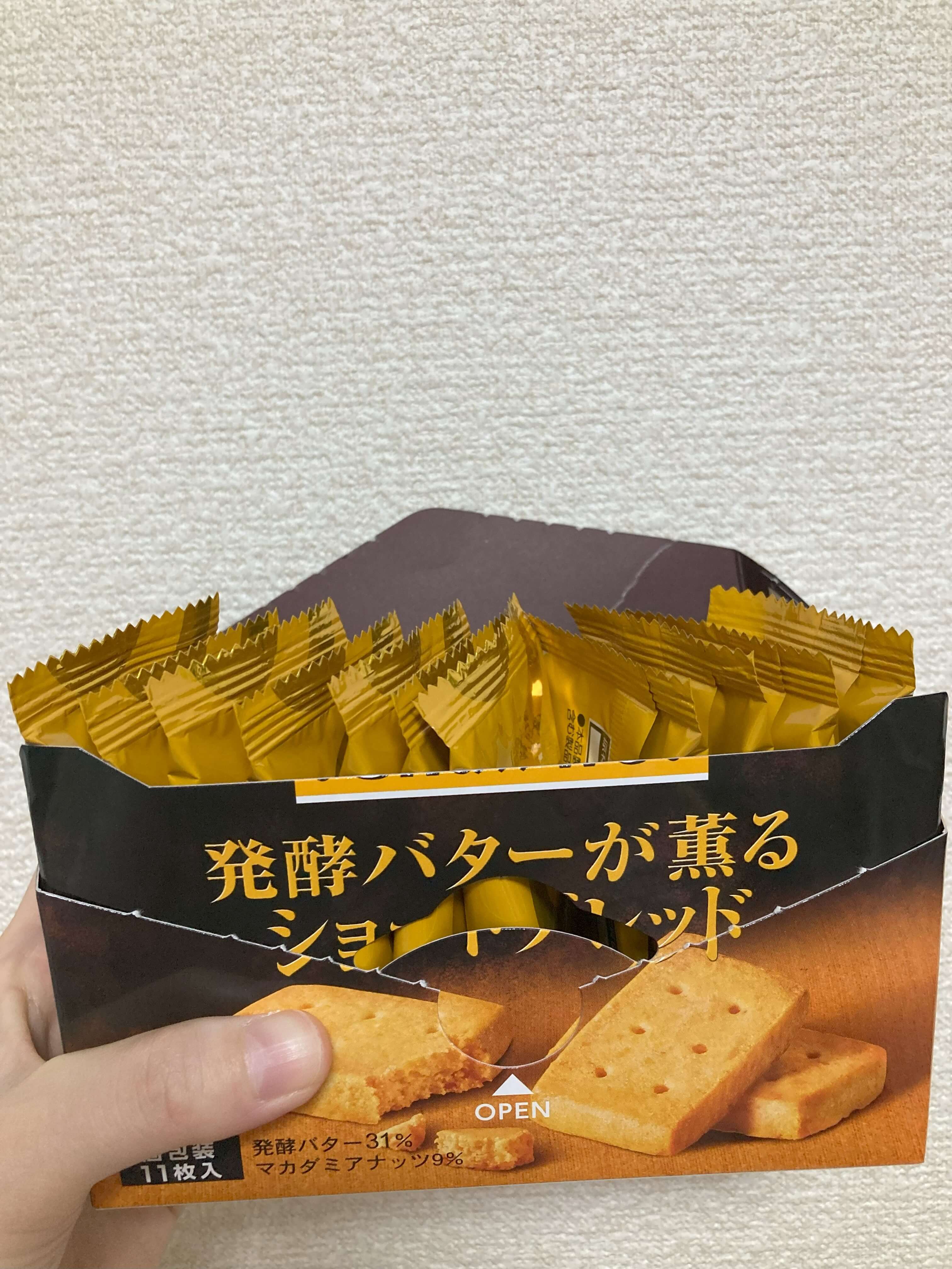 グリコのショートブレッド『シャルウィ?』のパッケージの中