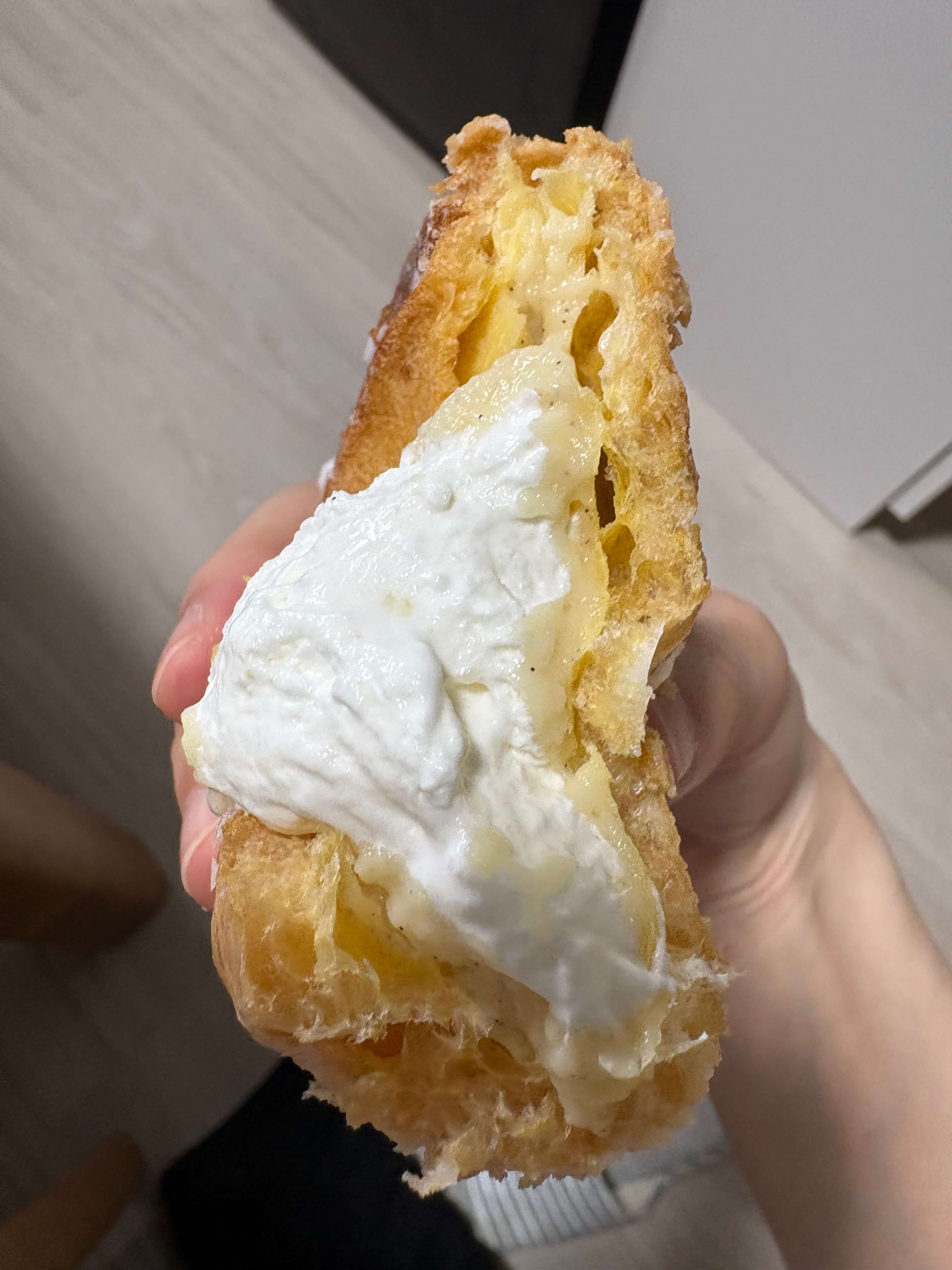 ファミマ ピエールエルメのシュークリームの写真