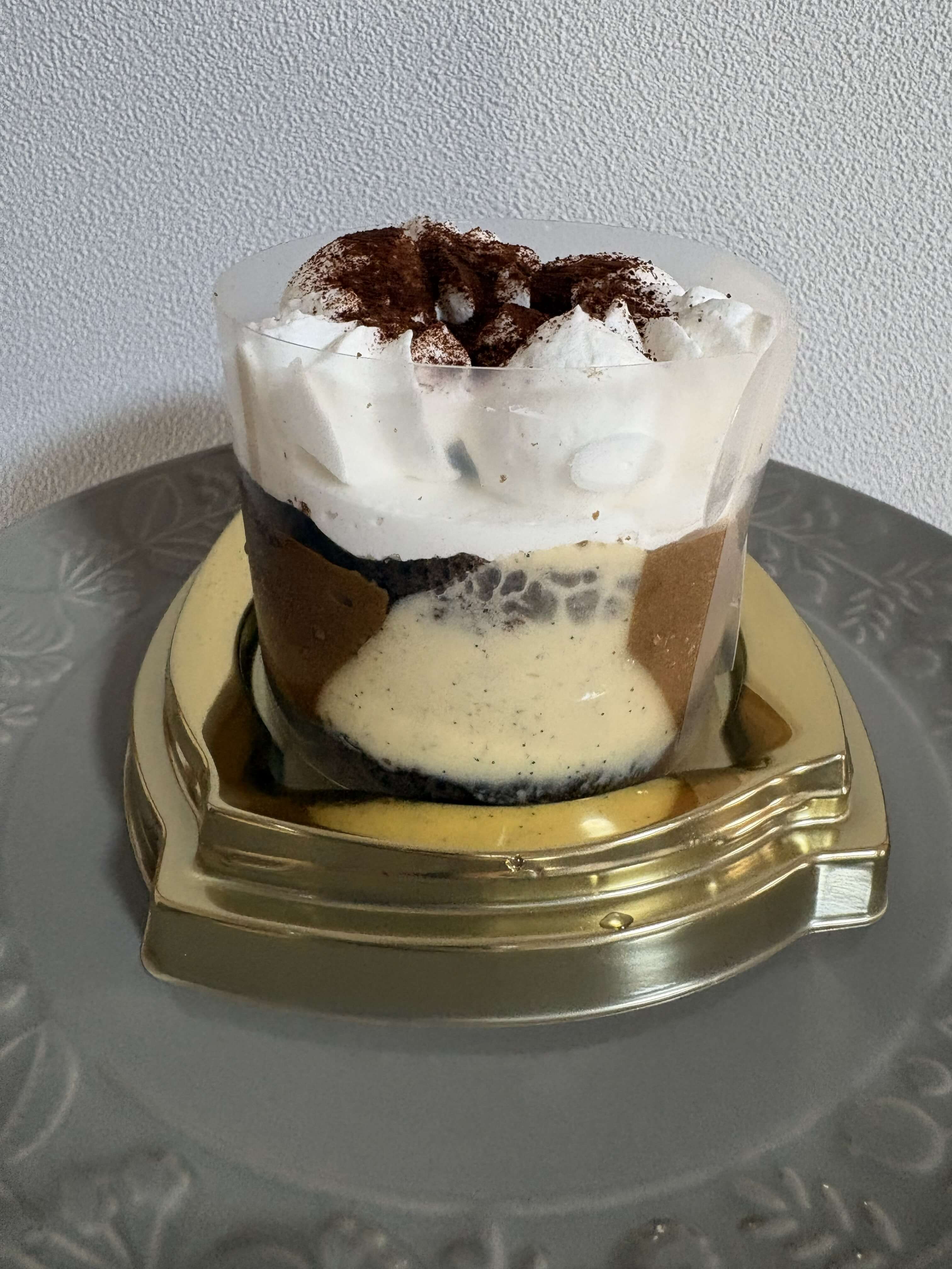 ファミリーマート ピエールエルメのチョコレートバニラケーキ