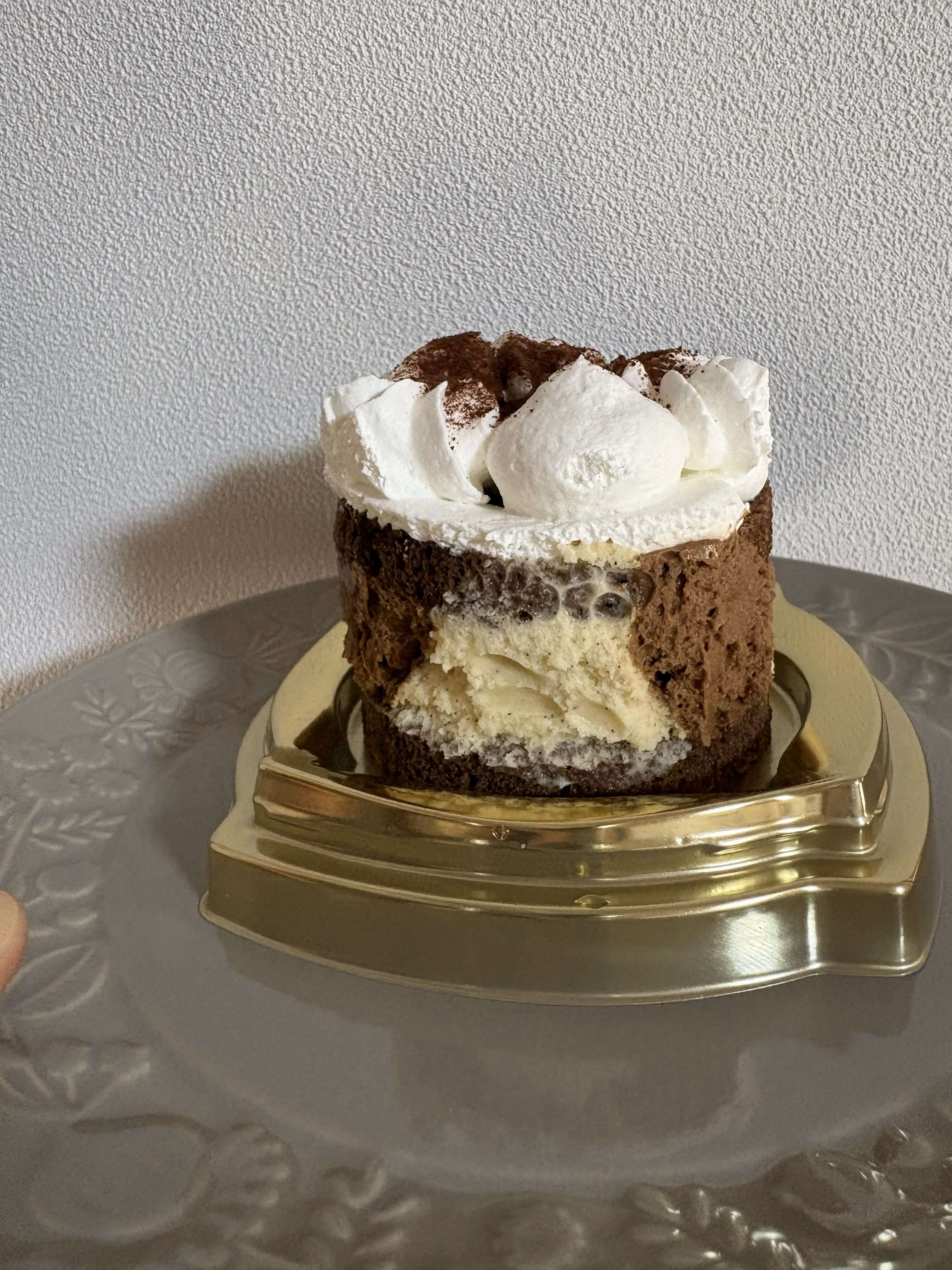 ファミリーマート ピエールエルメのチョコレートバニラケーキ