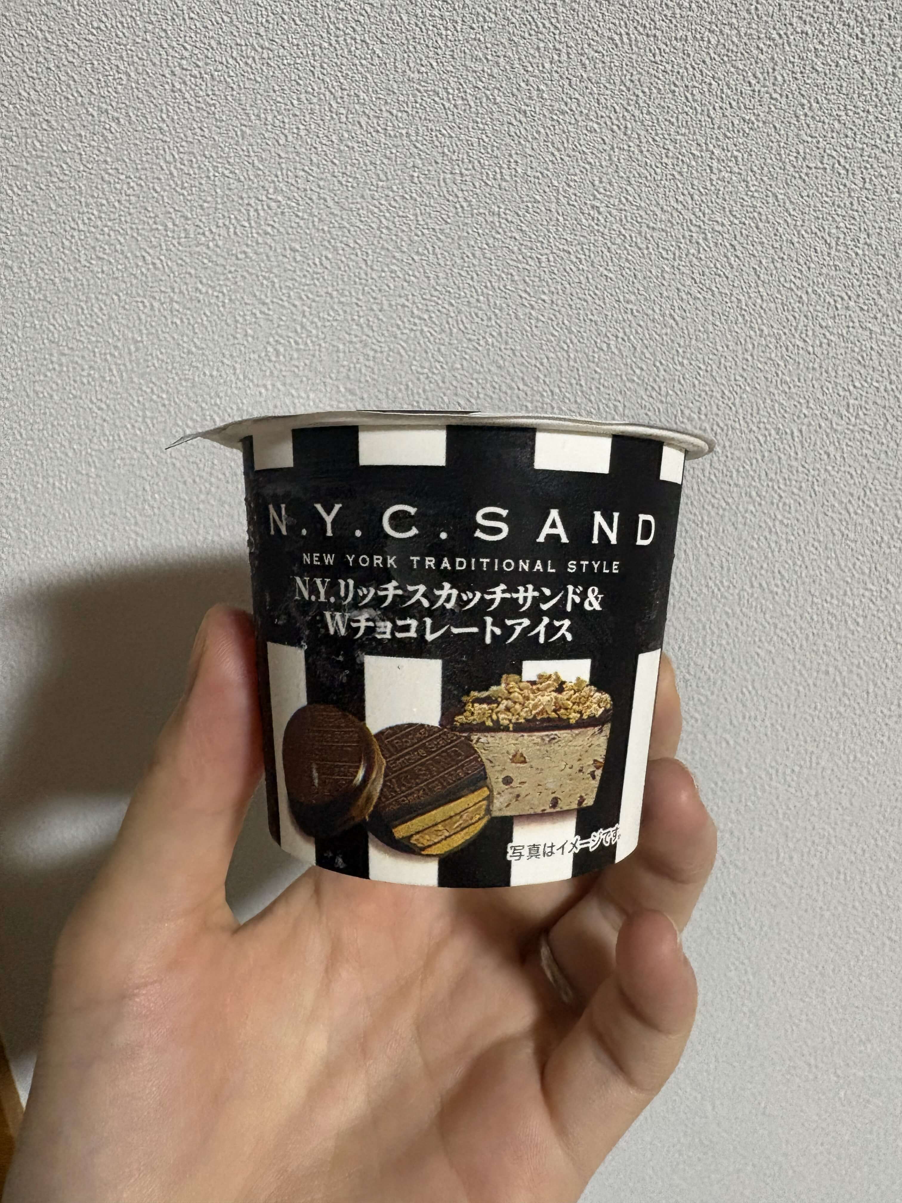 N.Y.C.SAND N.Y.リッチスカッチサンド＆W チョコレートアイスのパッケージ横
