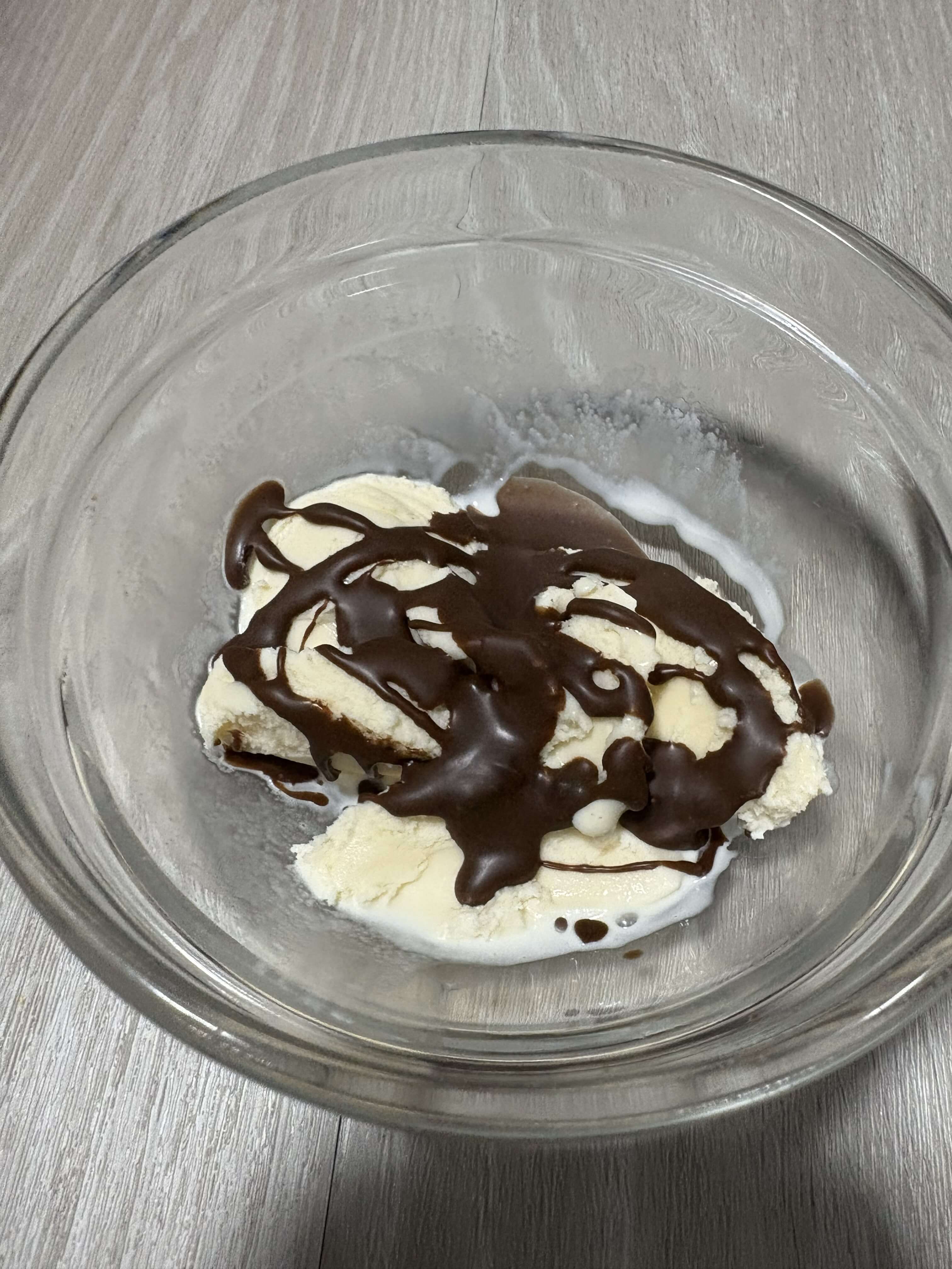 ハーシー シェルトッピングチョコレートとハーゲンダッツ