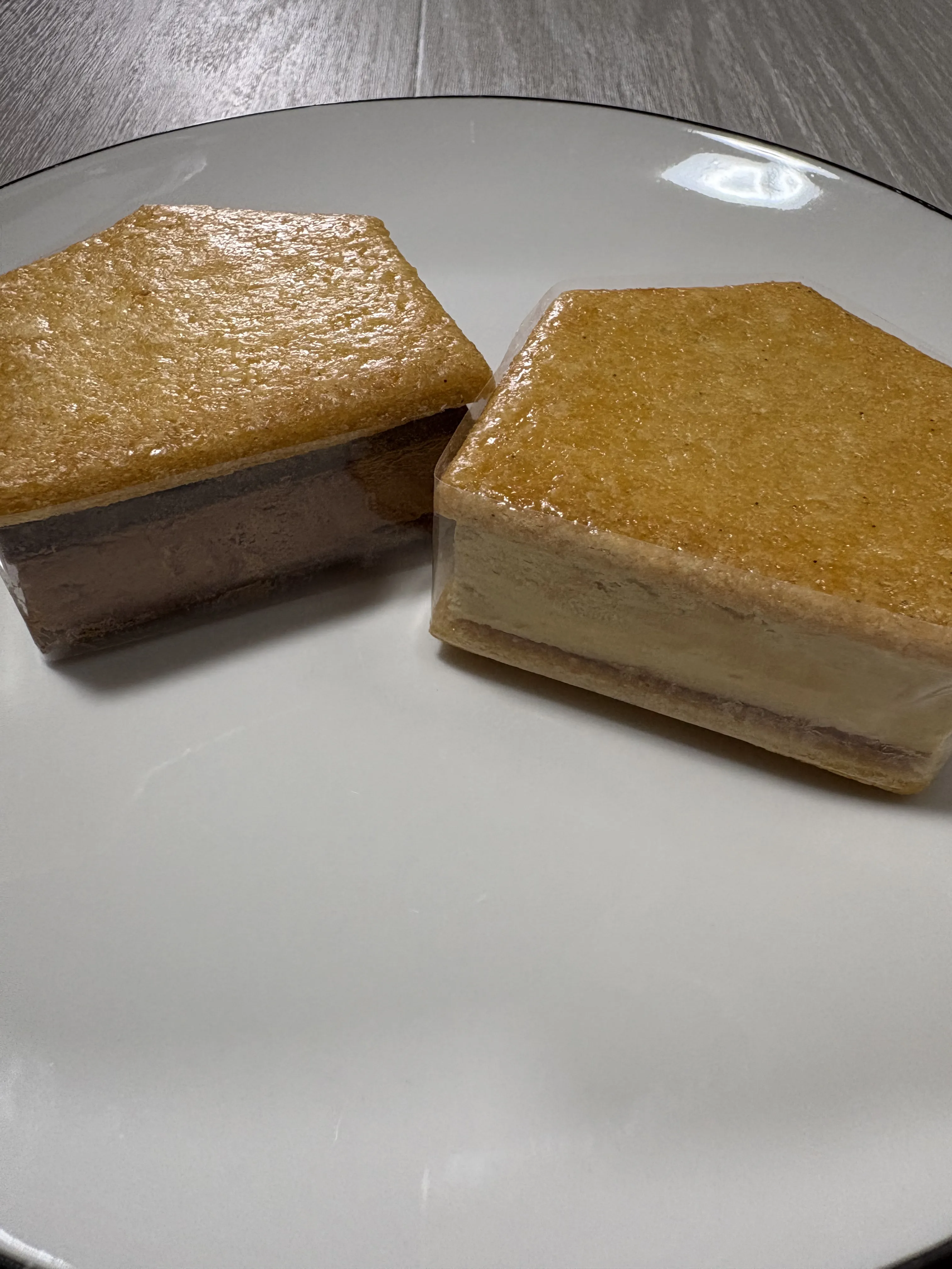 シェフクッキーサンド ショコラとキャラメルバター