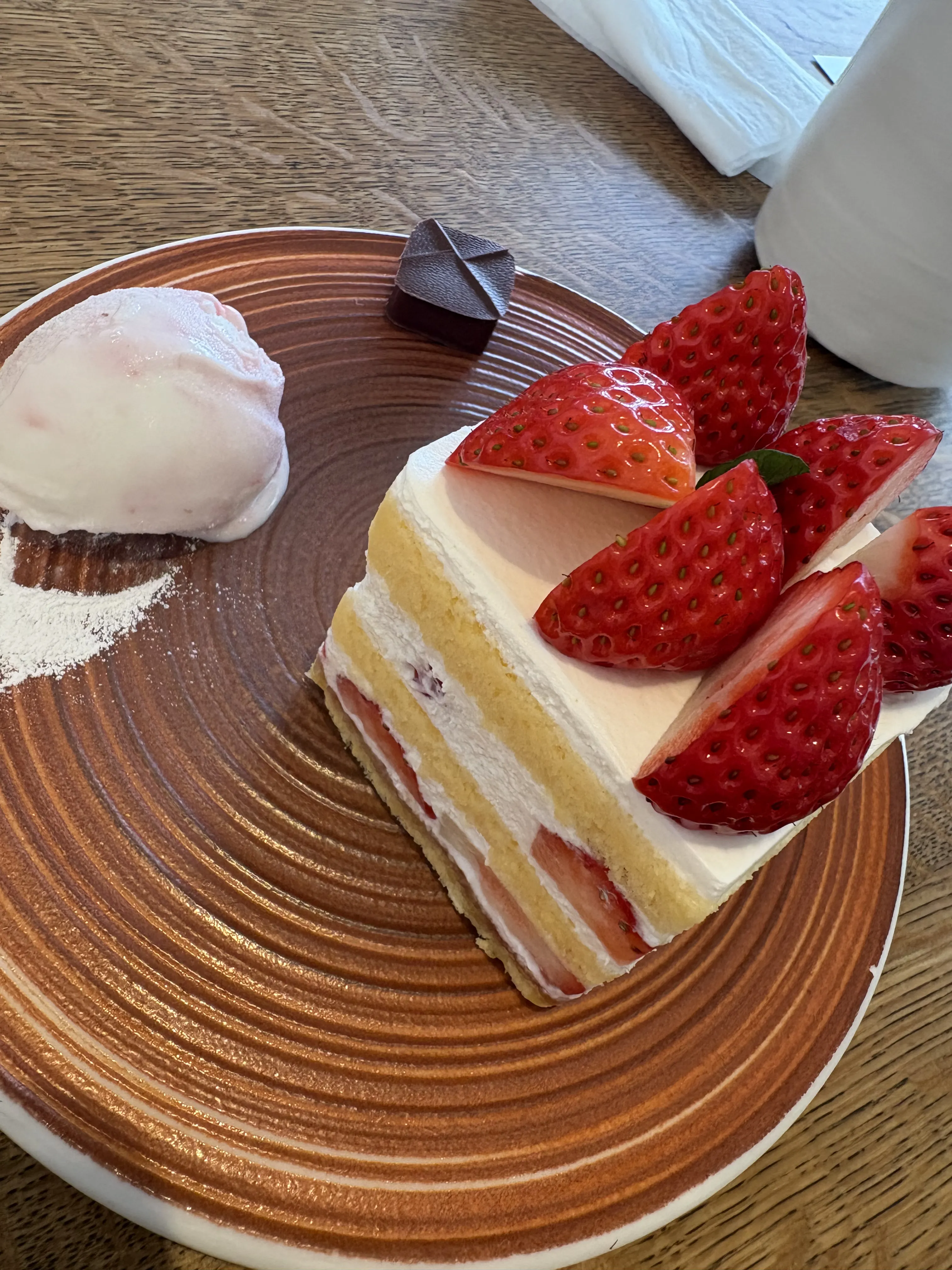 hanare 苺尽くしのショートケーキとスペシャリティプレート