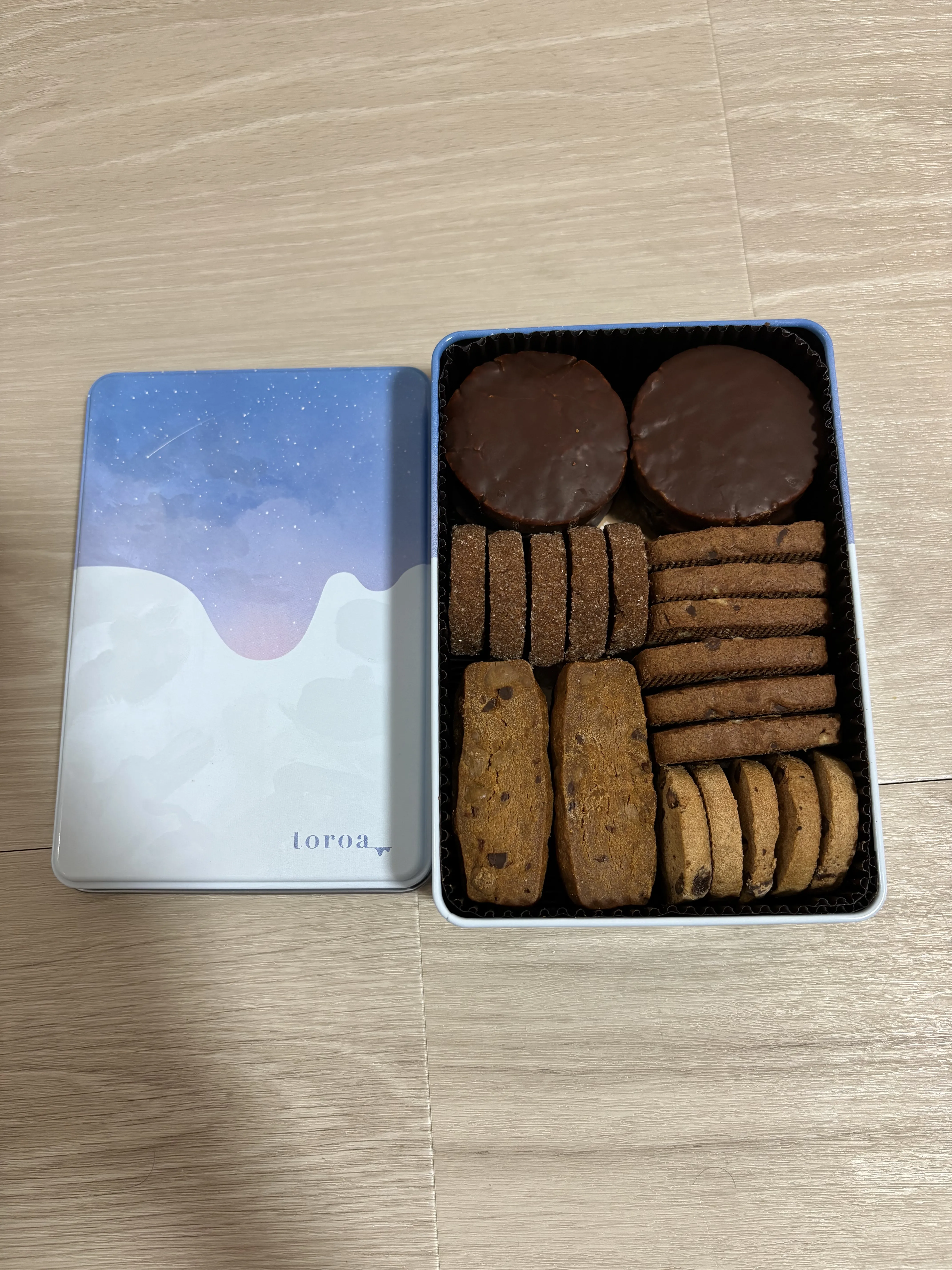 toroa 北海道発酵バターとチョコレートたっぷり チョコだらけクッキー缶 開けた時の写真
