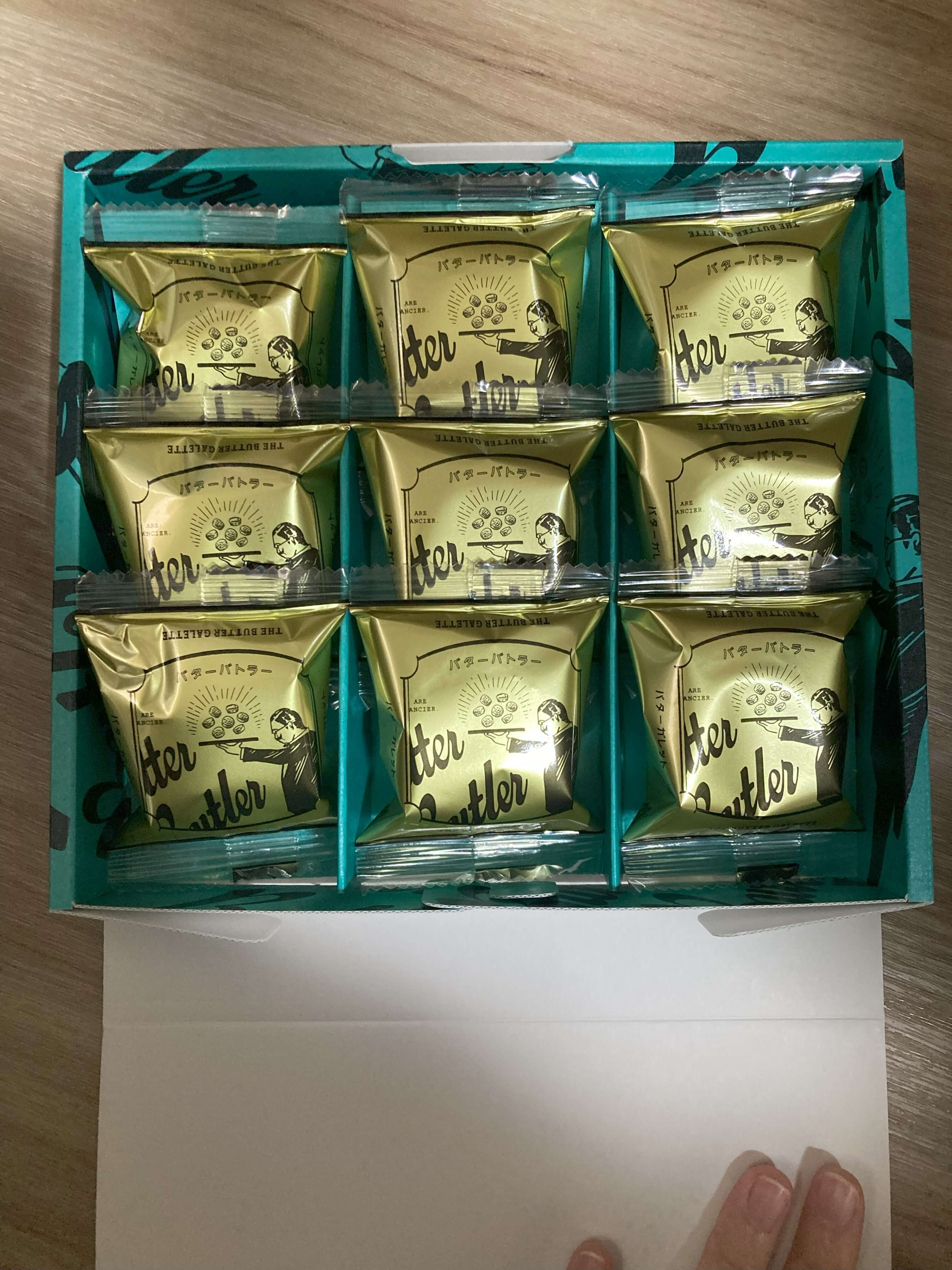 バターバトラーのバターガレッドの箱を開けたときの写真