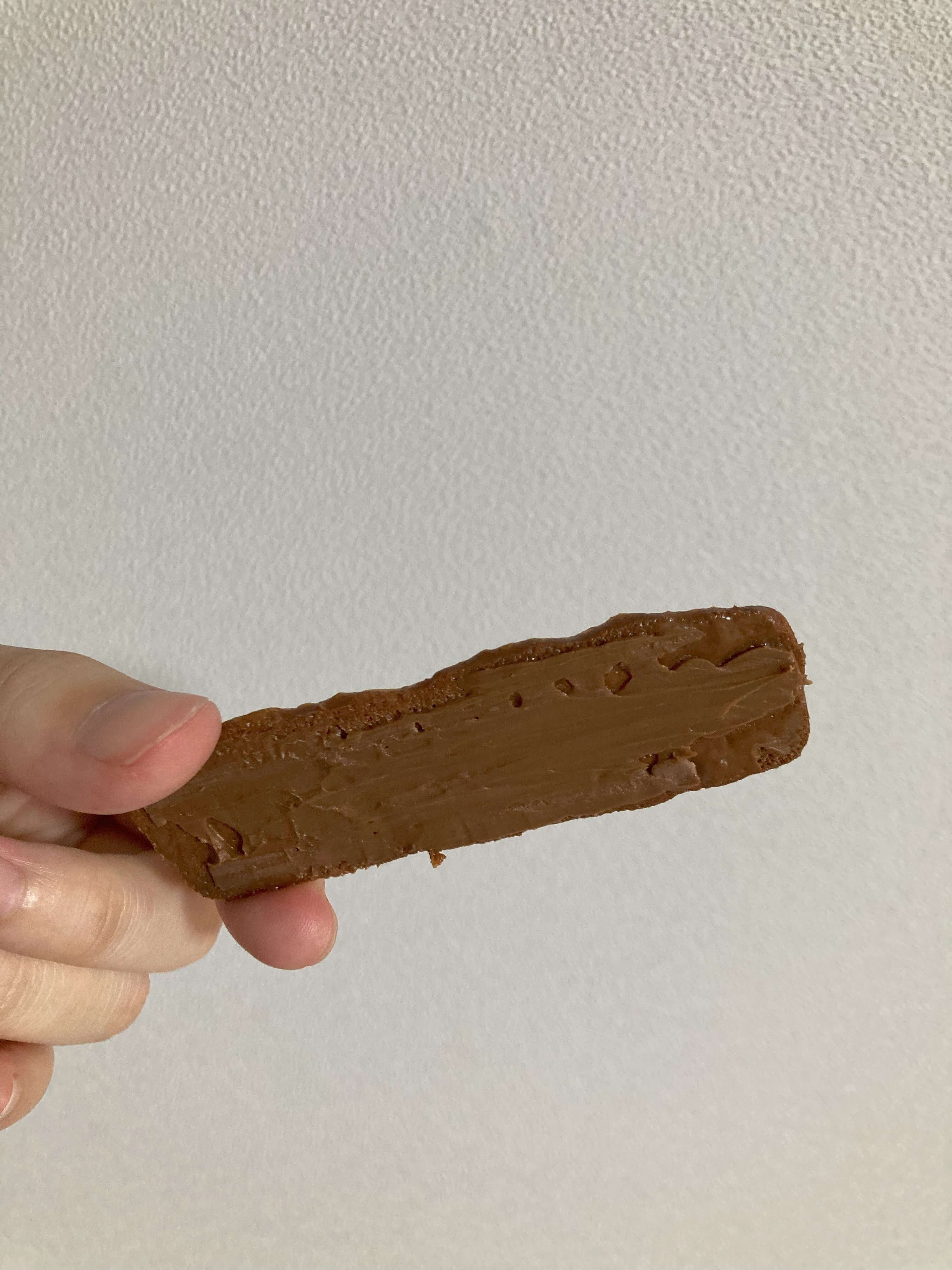 ロイズ-バトンクッキー(ココナッツ)の裏側の写真