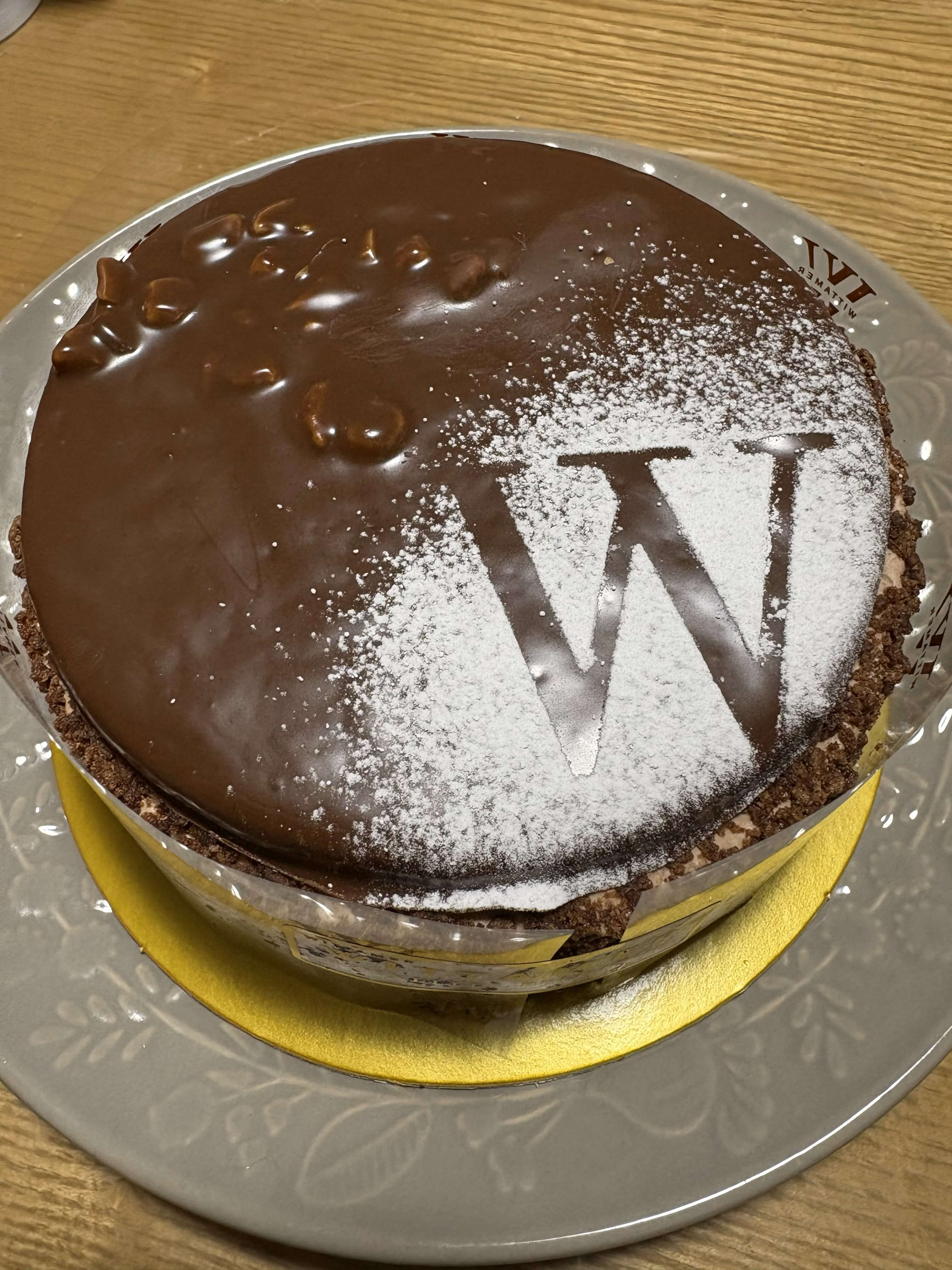 マカダミア・ショコラをイメージしたケーキ | ショコラ・サブレウィッチの写真