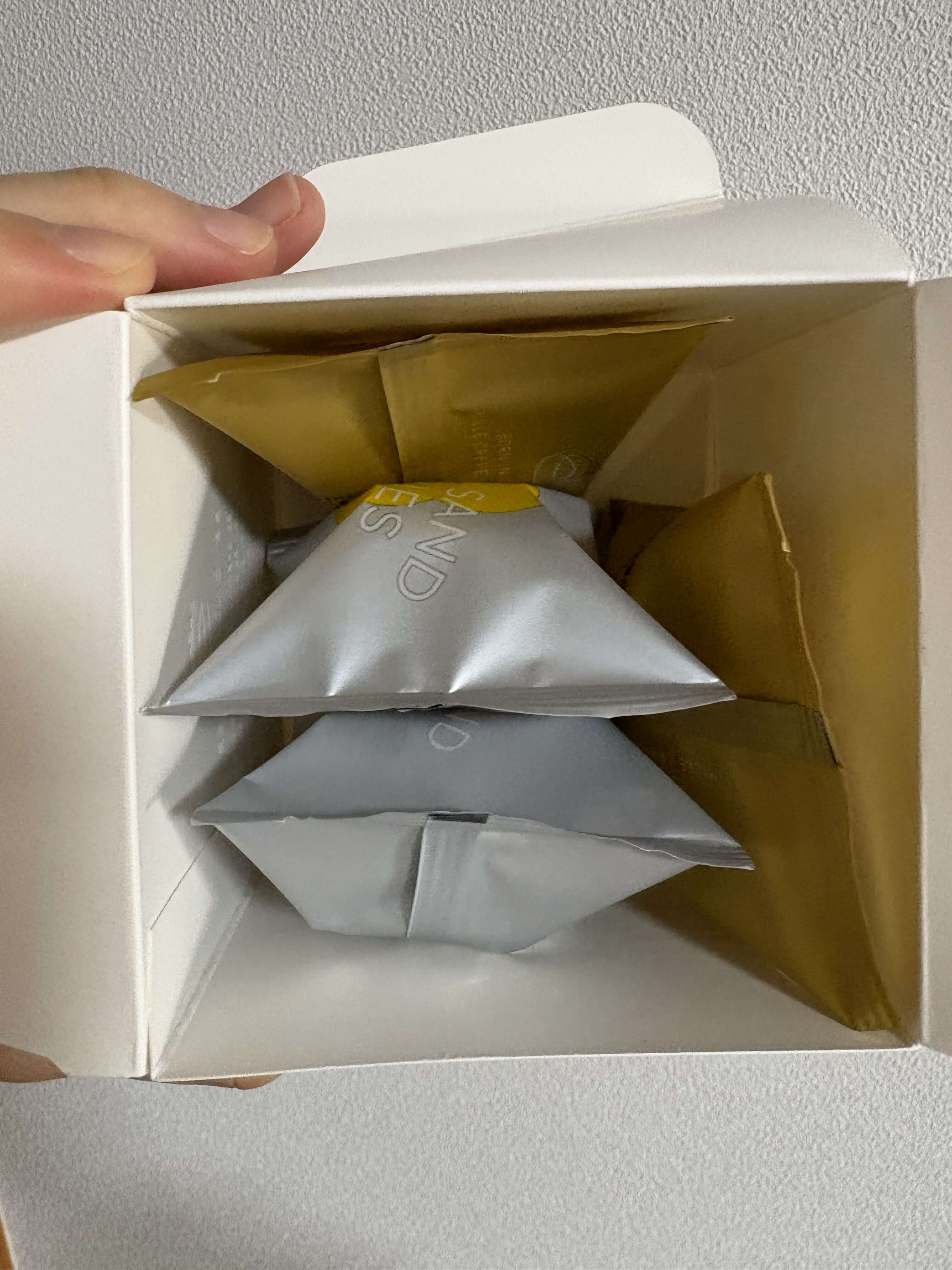 カサネオ クッキーサンドクッキーのパッケージを開けた時の写真