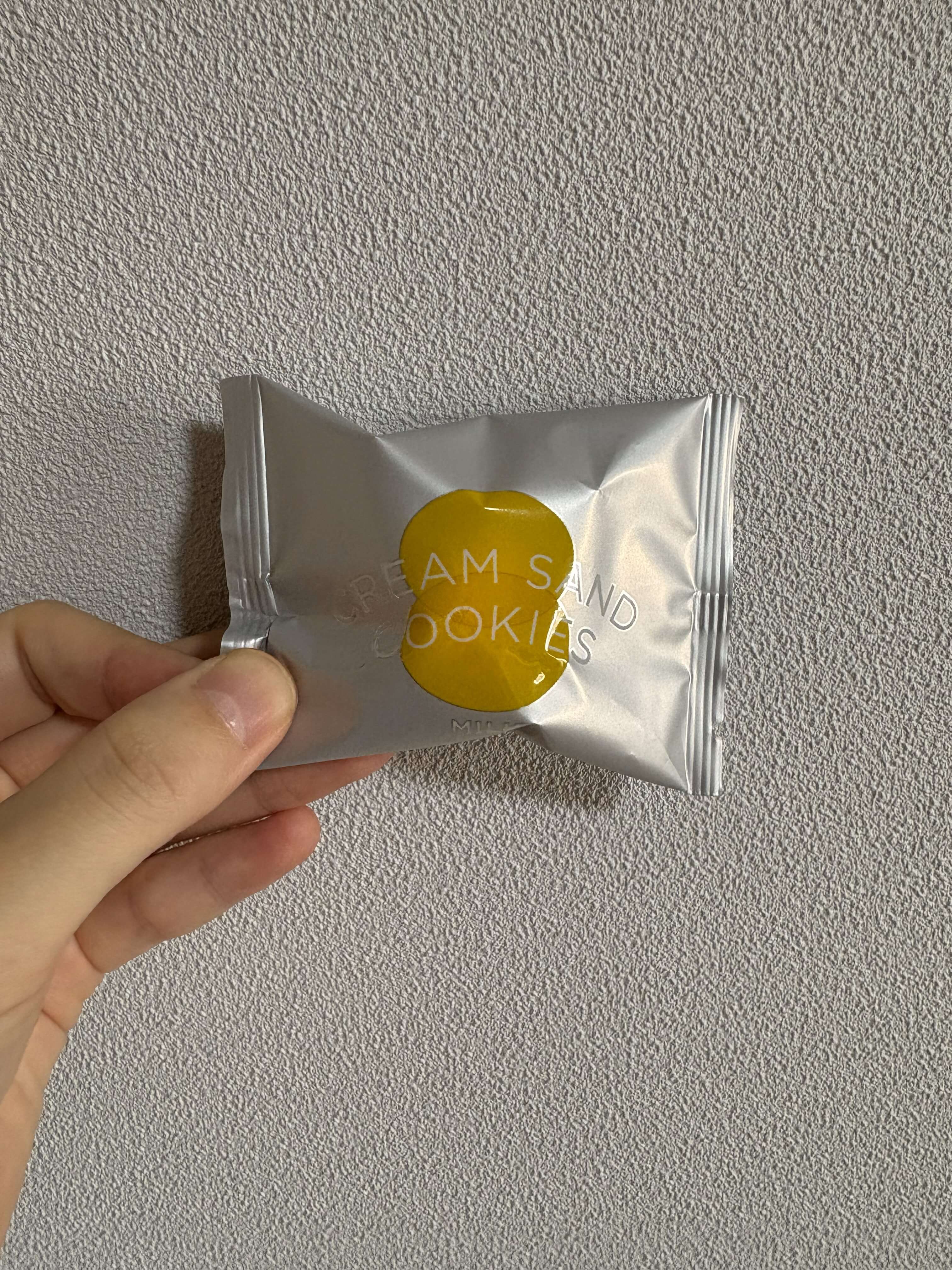 カサネオ クッキーサンドクッキーの個包装の写真