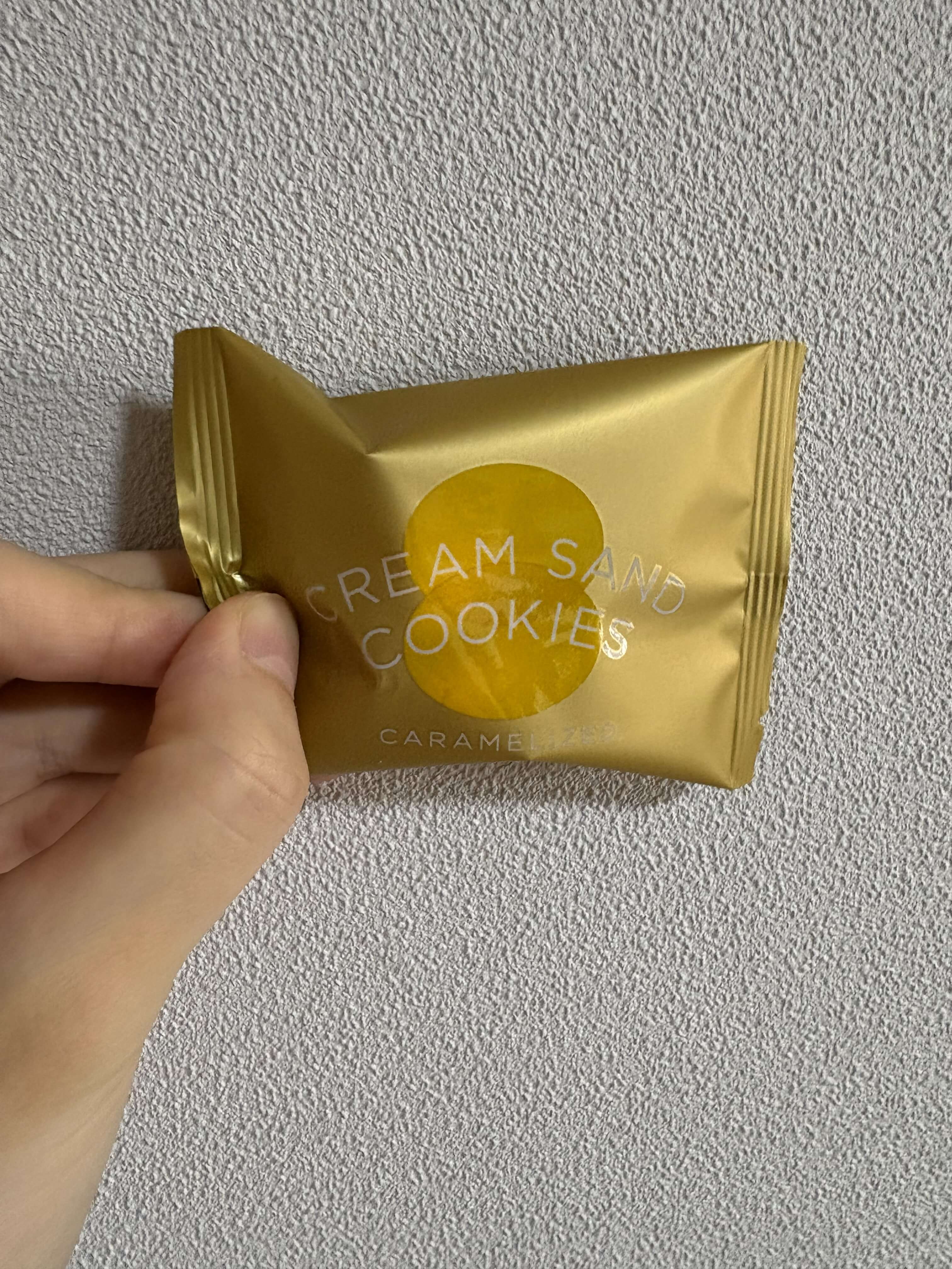 カサネオ クッキーサンドクッキーの個包装の写真