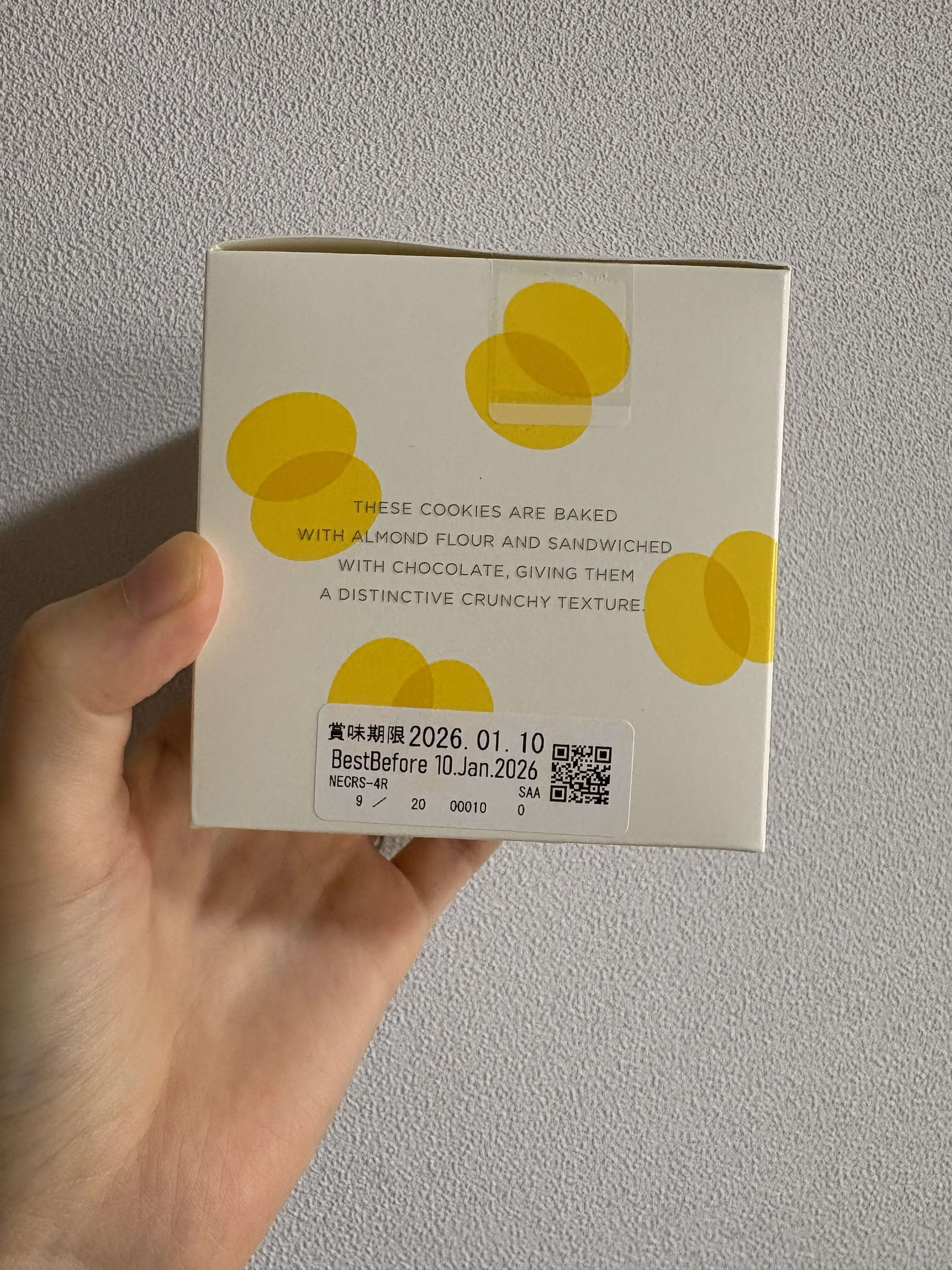 カサネオ クッキーサンドクッキーのパッケージ横側の写真