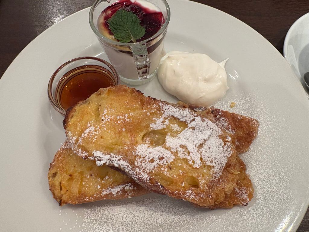 進々堂北山店フレンチトーストヨーグルト添えセット写真