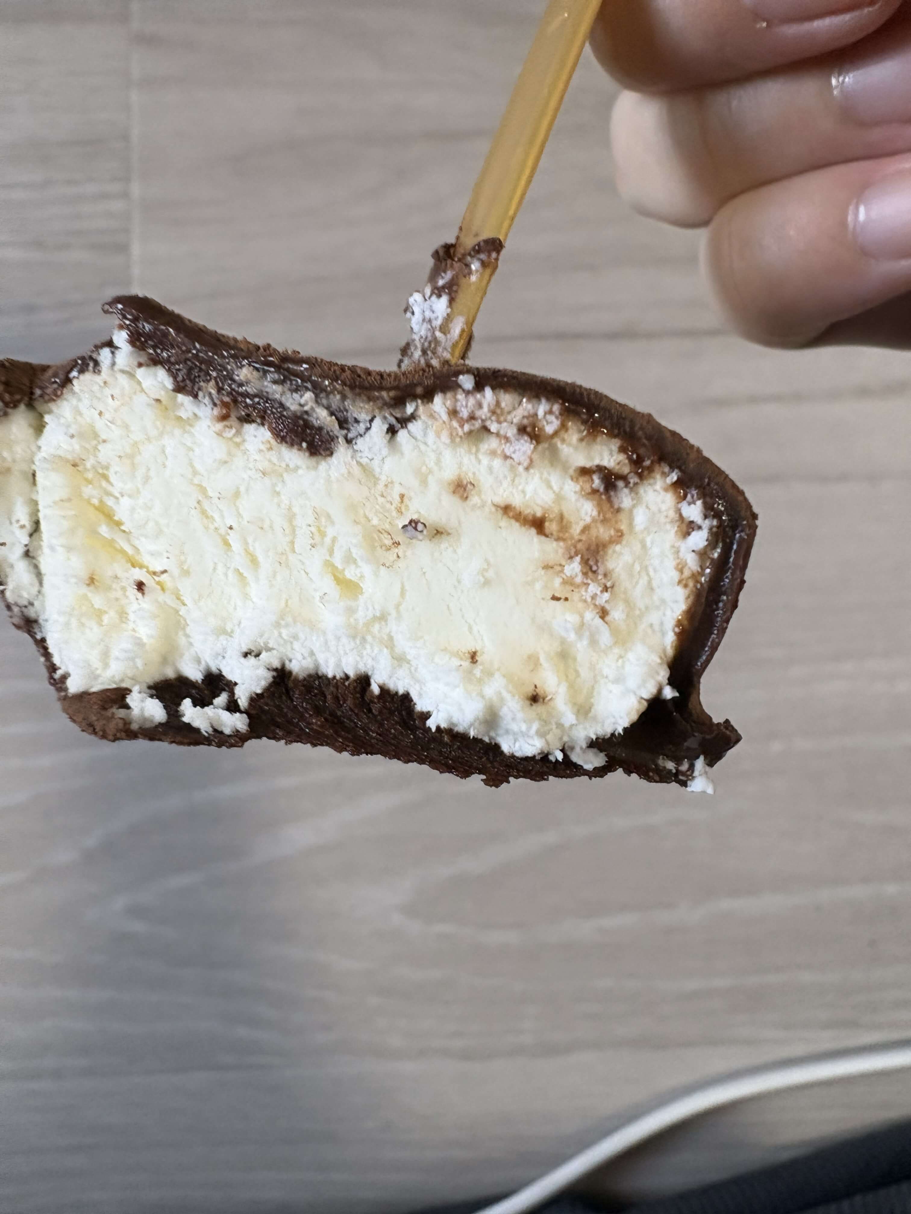 LOTTE 生チョコ包みの断面