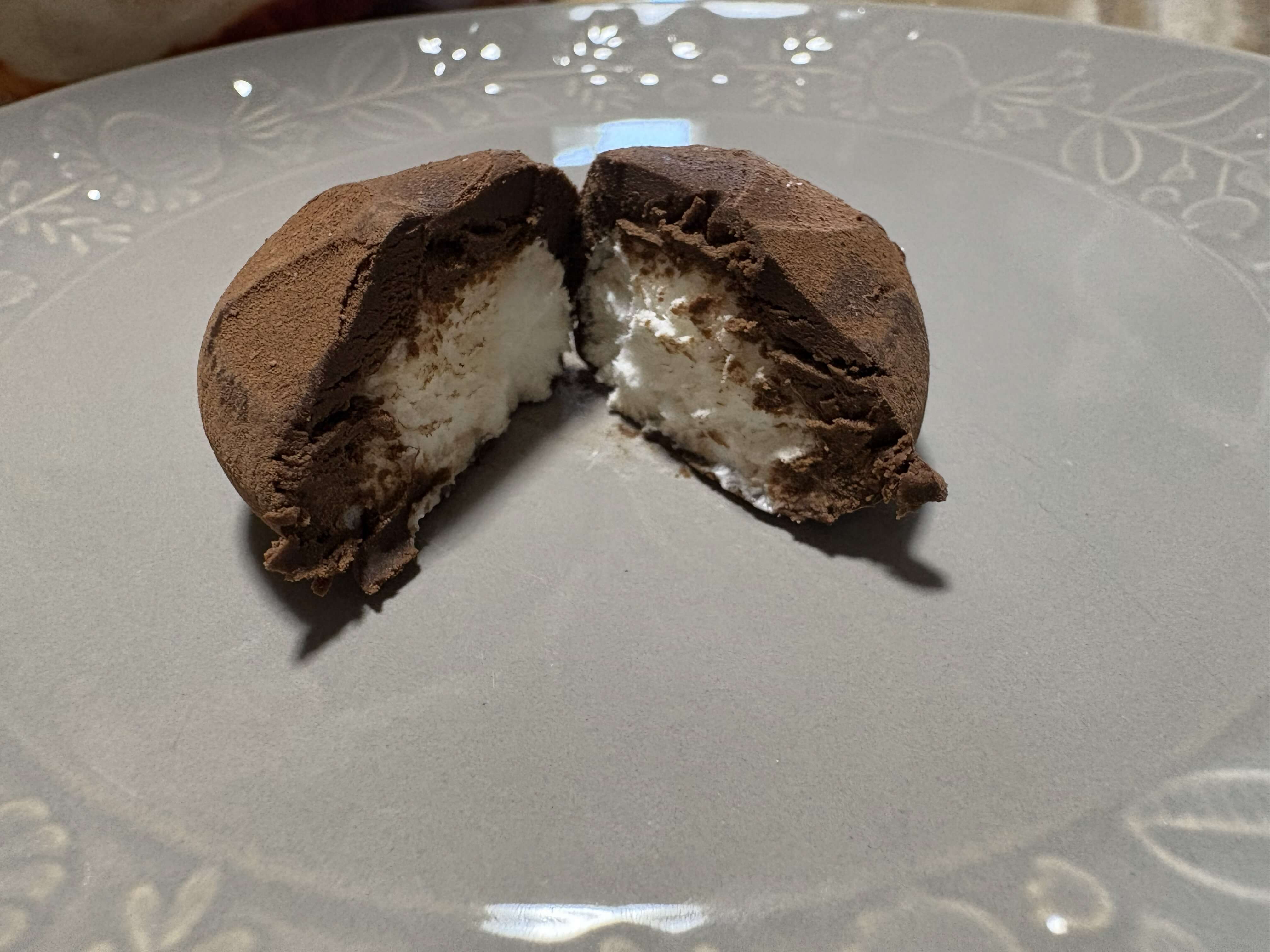 ローソン「生チョコトリュフ クリーム入り」の写真