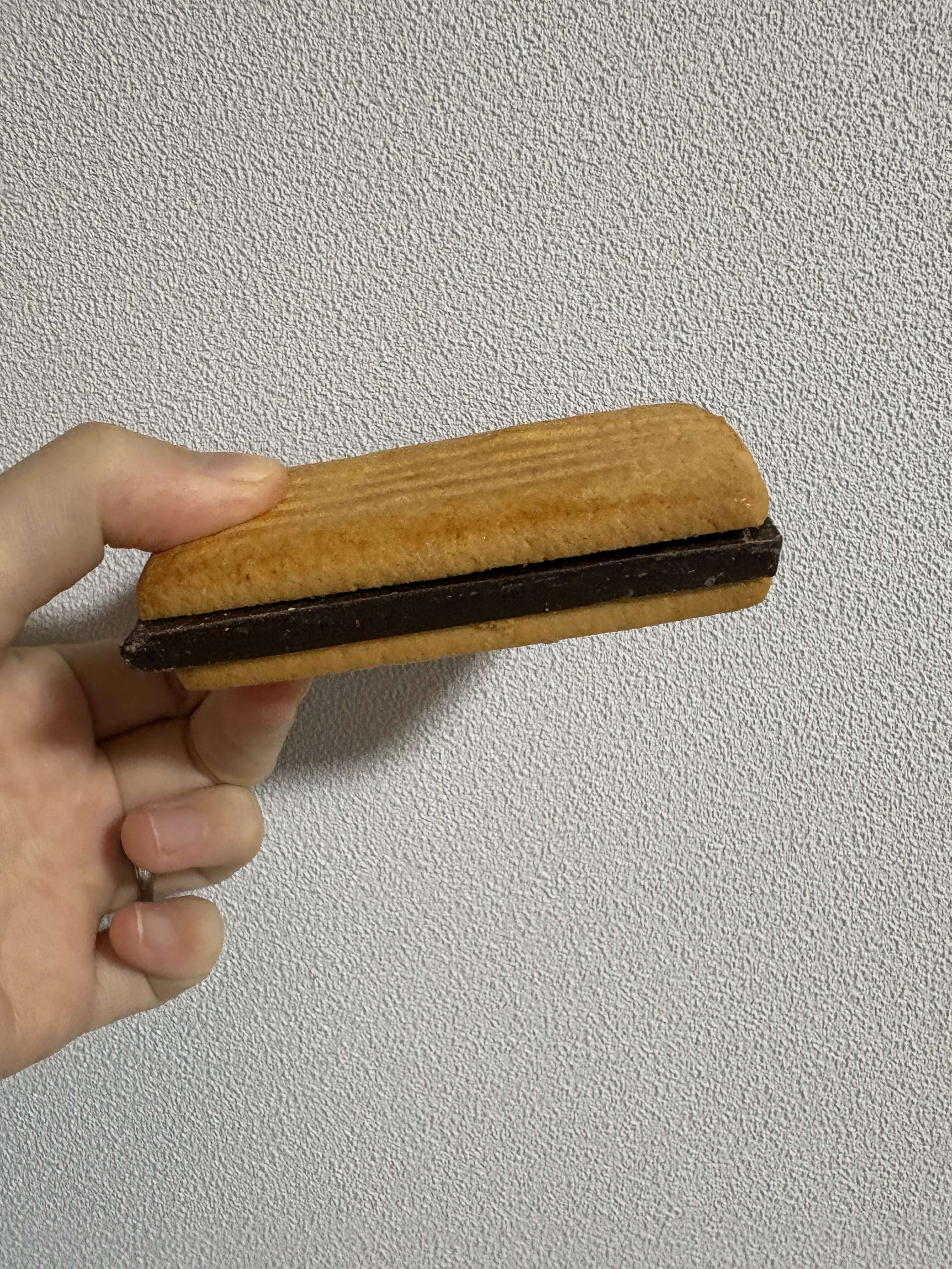 無印良品ビターチョコサンドクッキーの写真