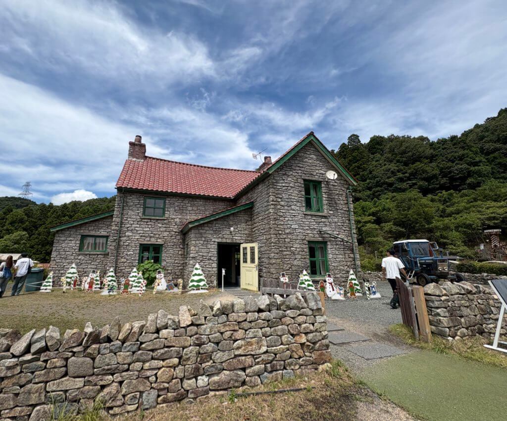 ひつじのショーン ファームガーデンの牧場主の家の写真