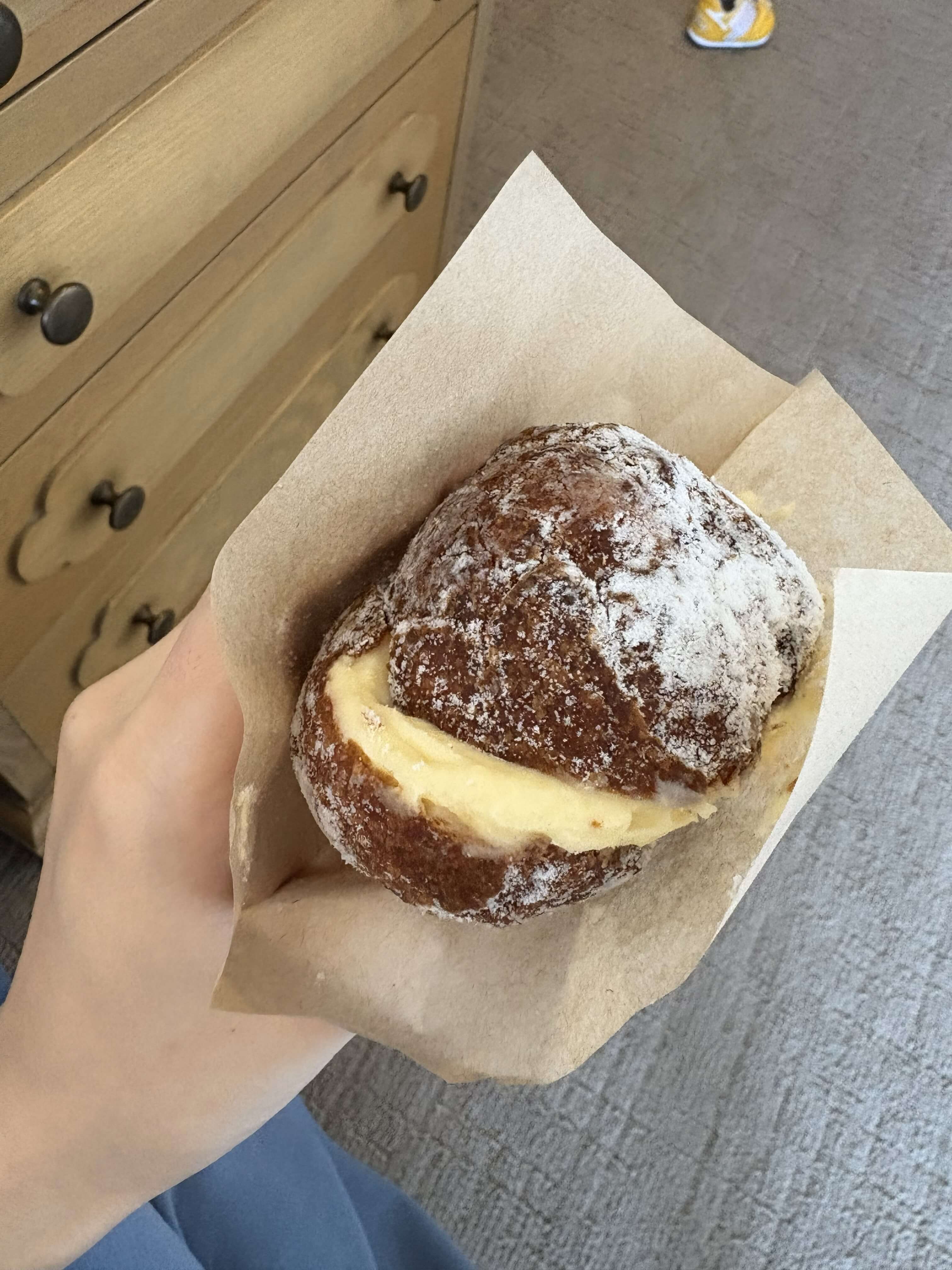 ホテルシーモアに併設されているパン屋にて購入したドーナツ