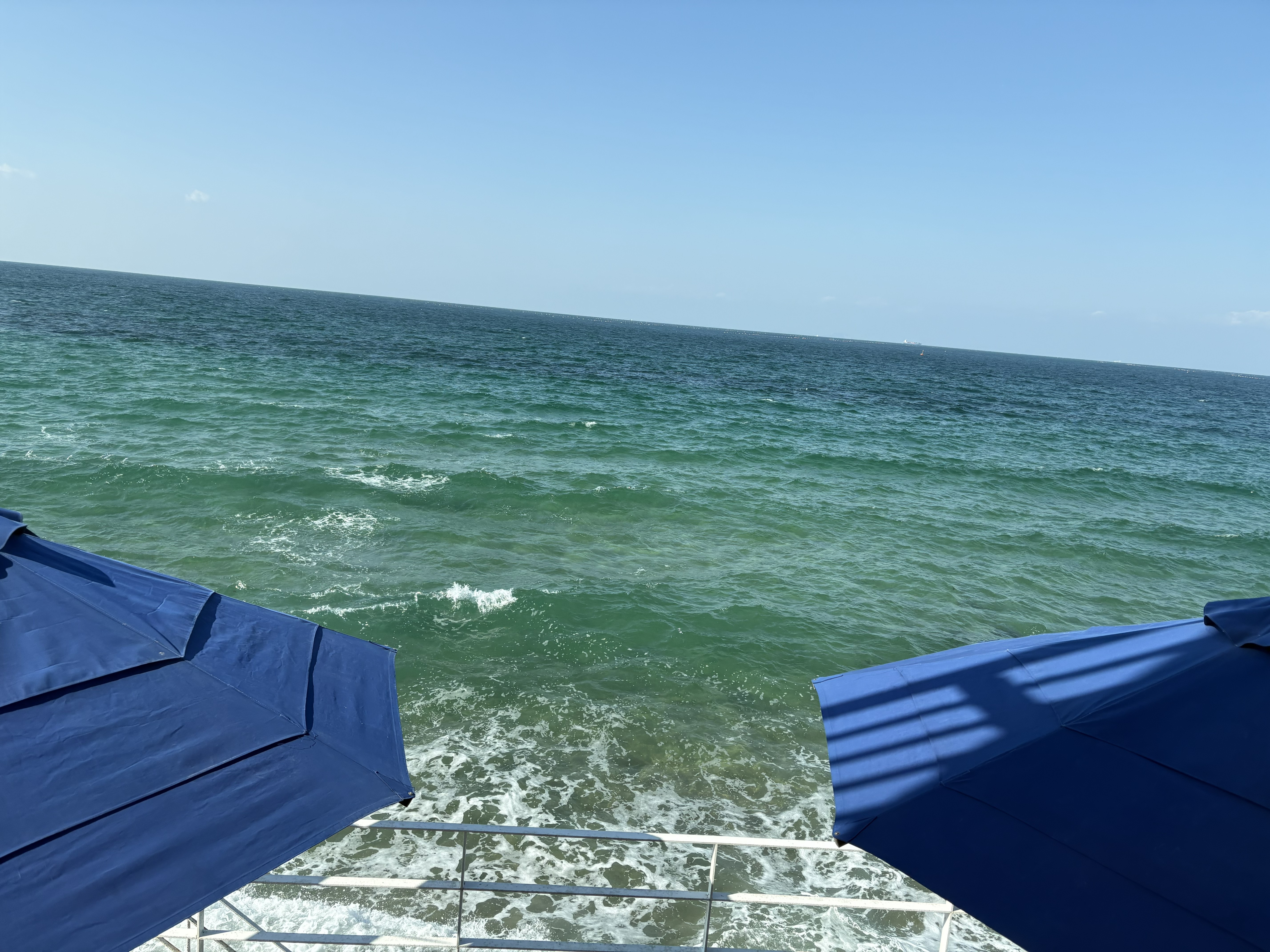 幸せのパンケーキ 淡路 レストランの個室1階から見る景色