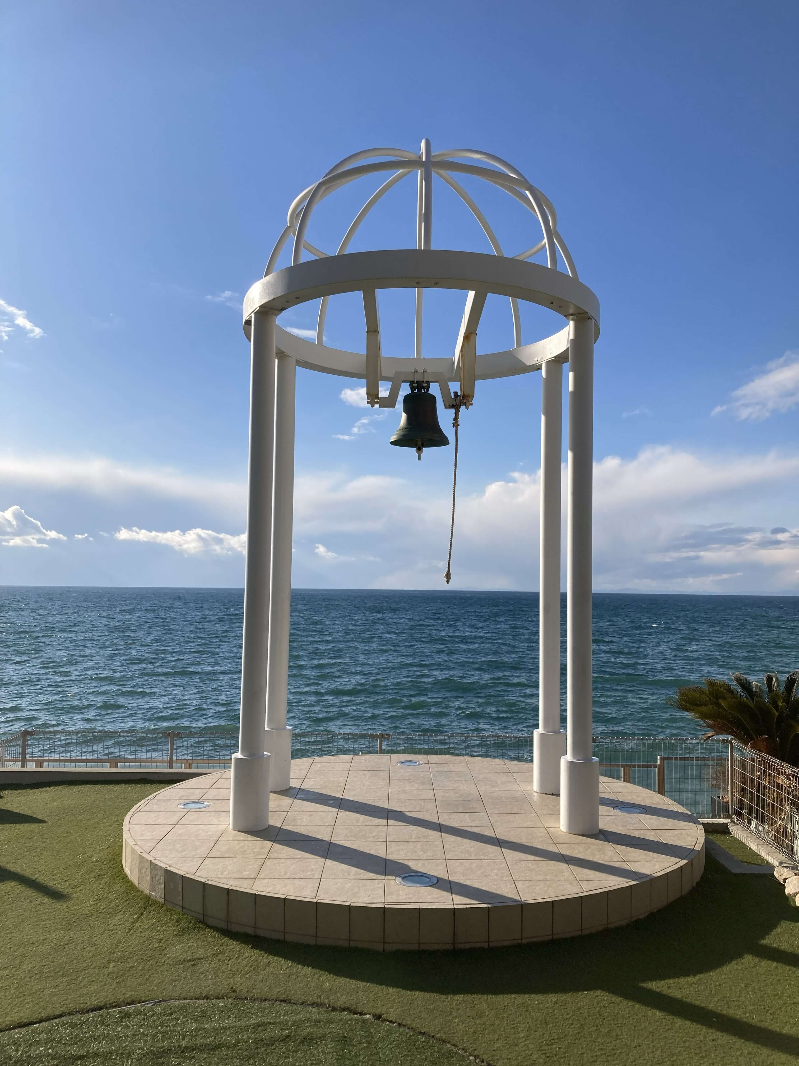 幸せのパンケーキ 周辺のフォトスポット 幸せの鐘