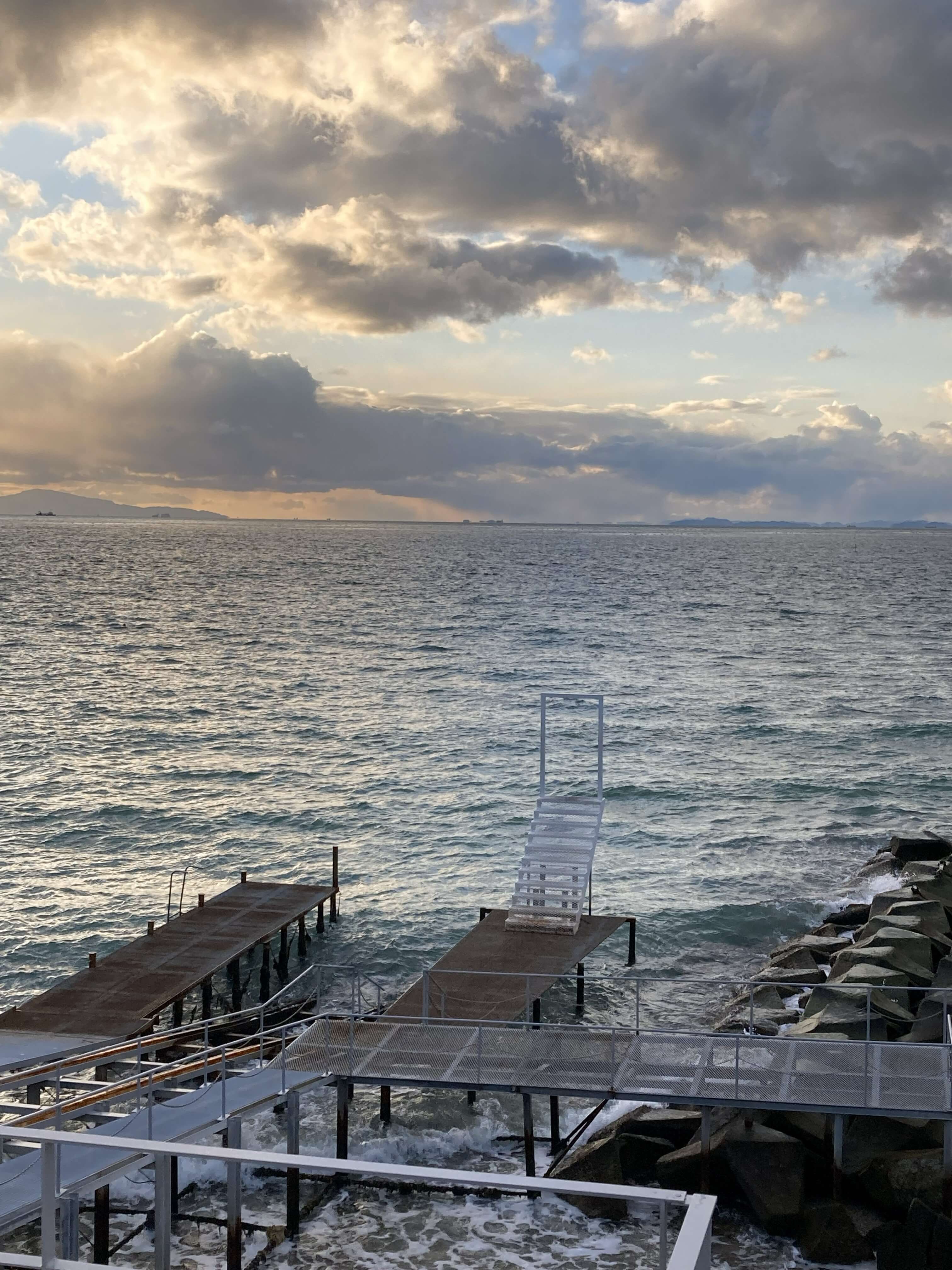 幸せのパンケーキ 周辺のフォトスポット 幸せの階段