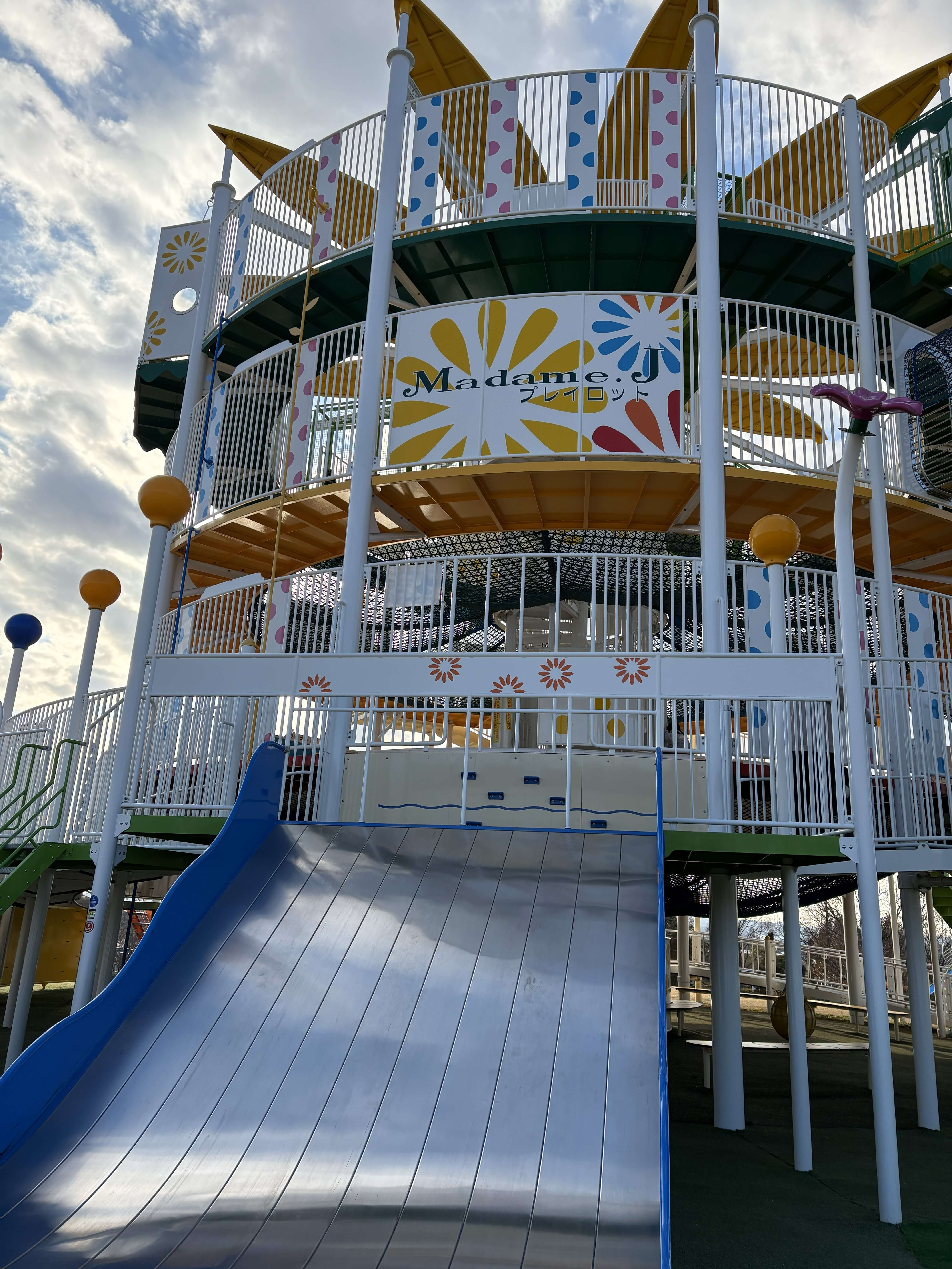 ひまわりの丘公園 ひまわりタワー